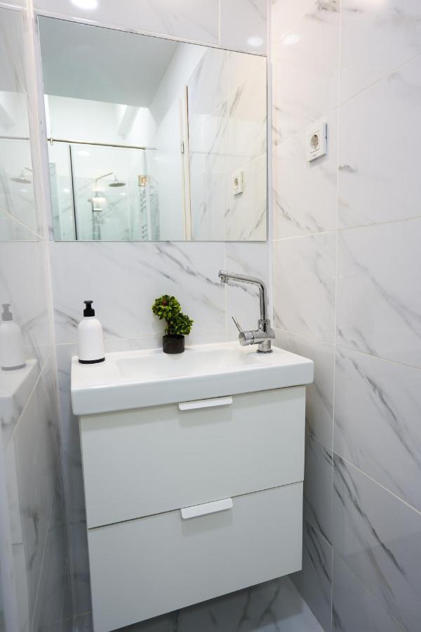 Minimalist Design Apartament In Magheru Bukarest Kültér fotó
